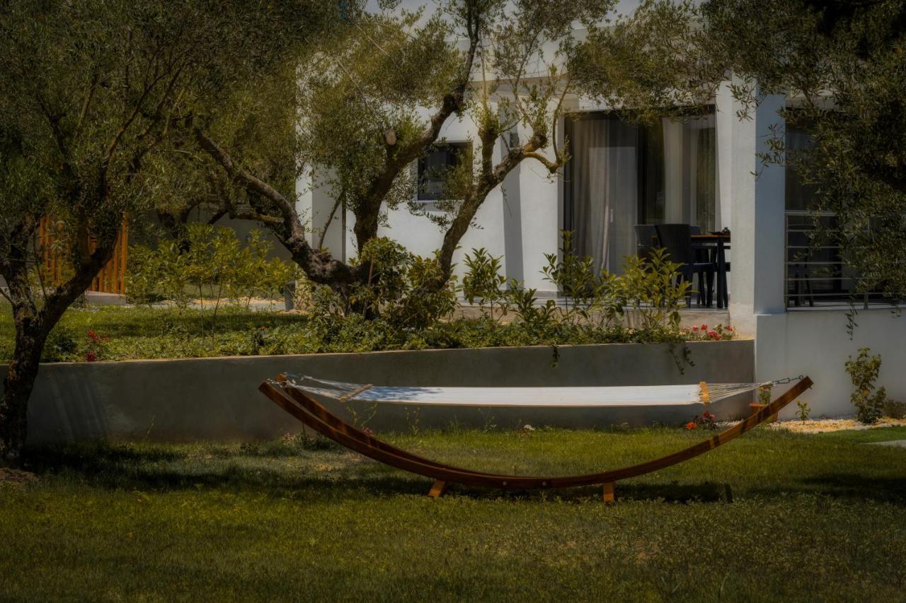 Johnny's White Luxury Vila *